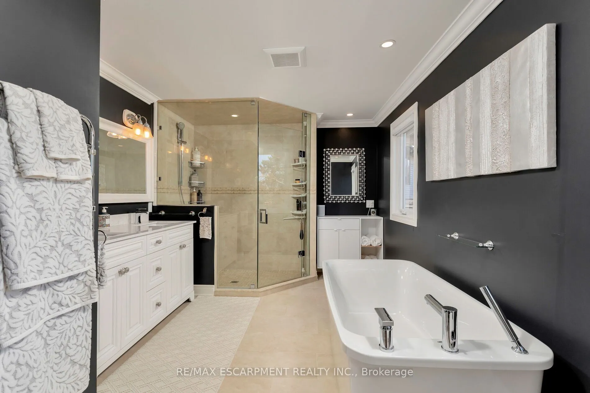 2119 Agincourt Crescent