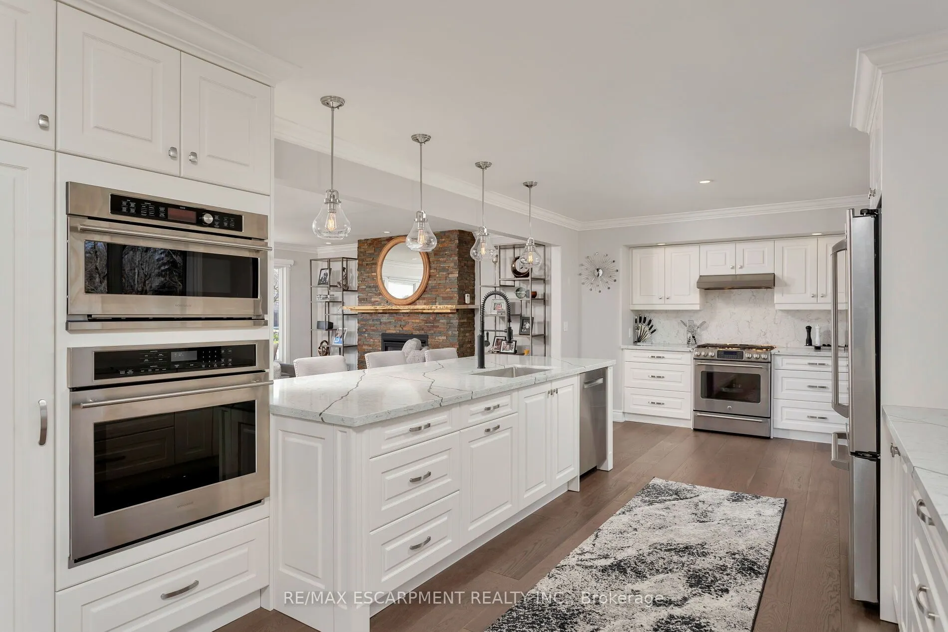 2119 Agincourt Crescent