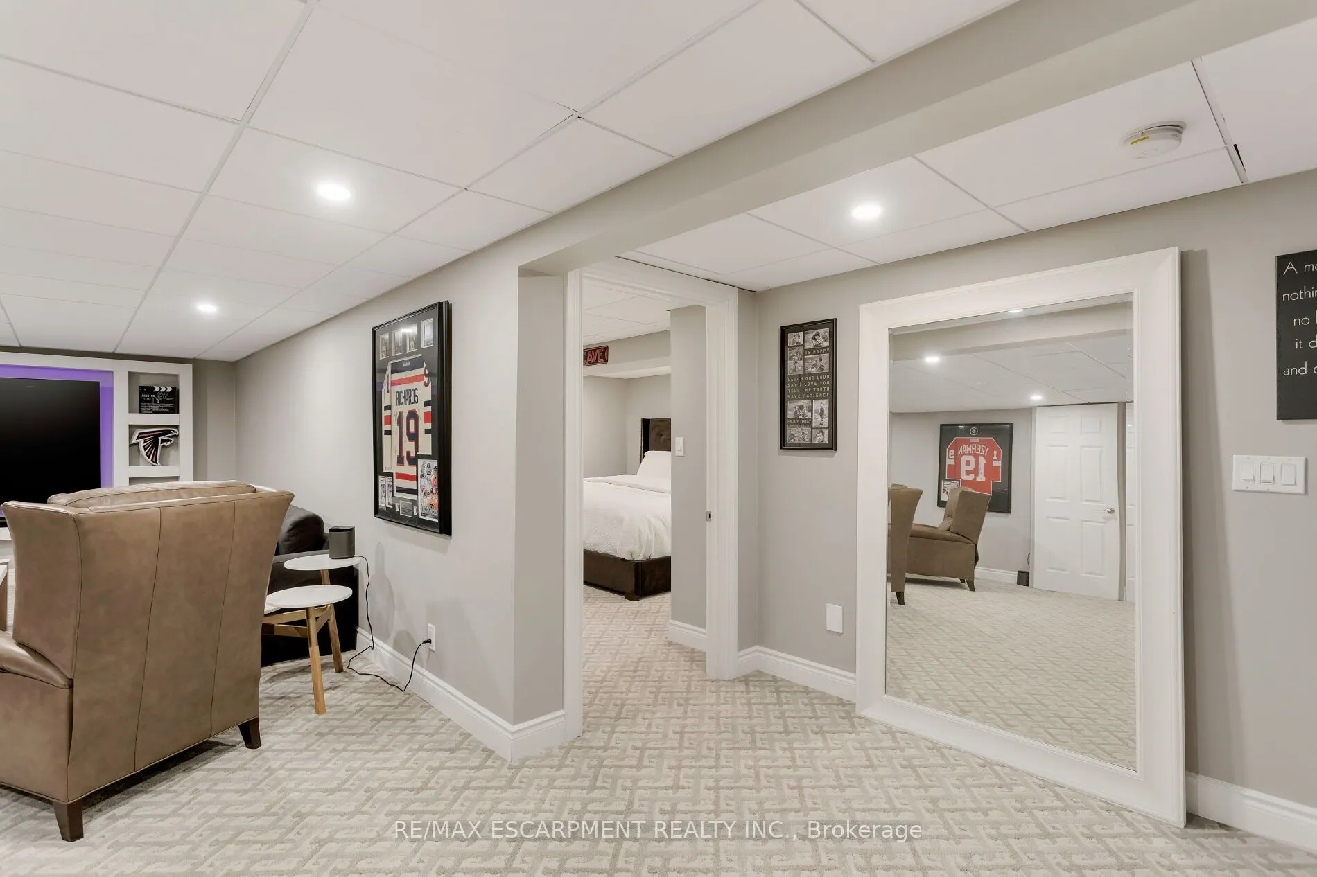 2119 Agincourt Crescent