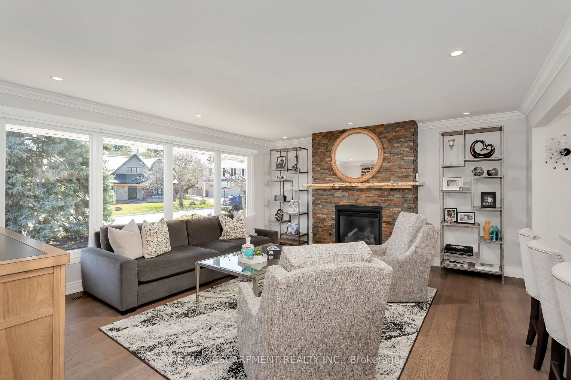 2119 Agincourt Crescent