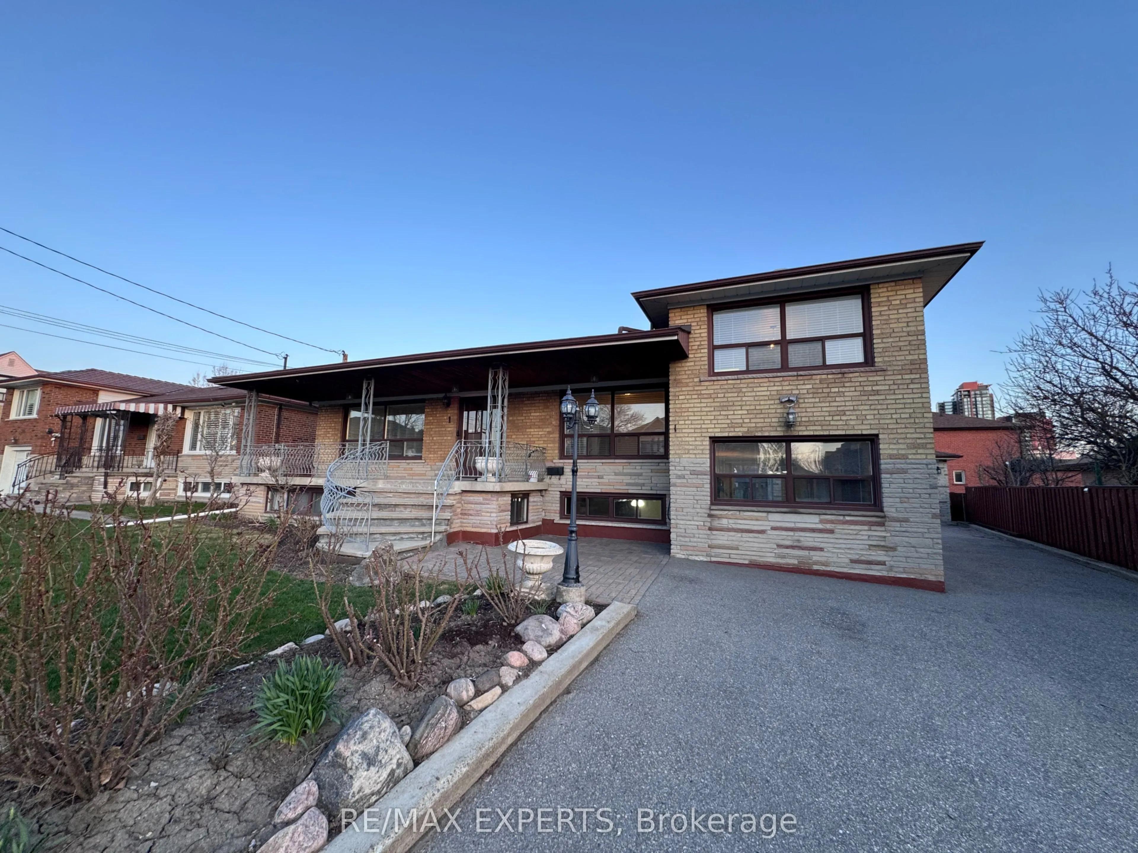 1 Creston Road