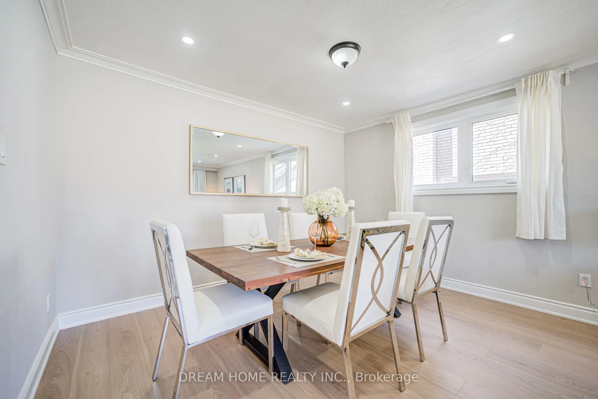 1323 Shamir Crescent