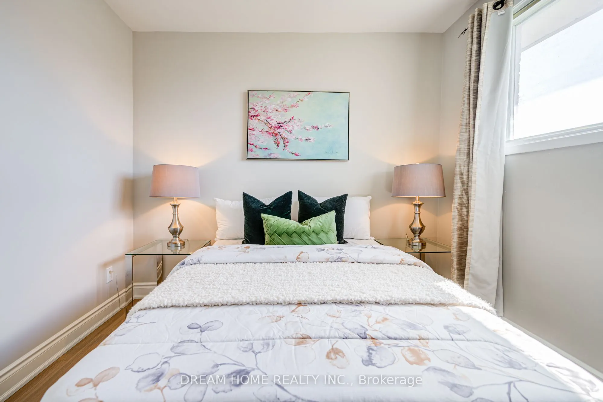 1323 Shamir Crescent