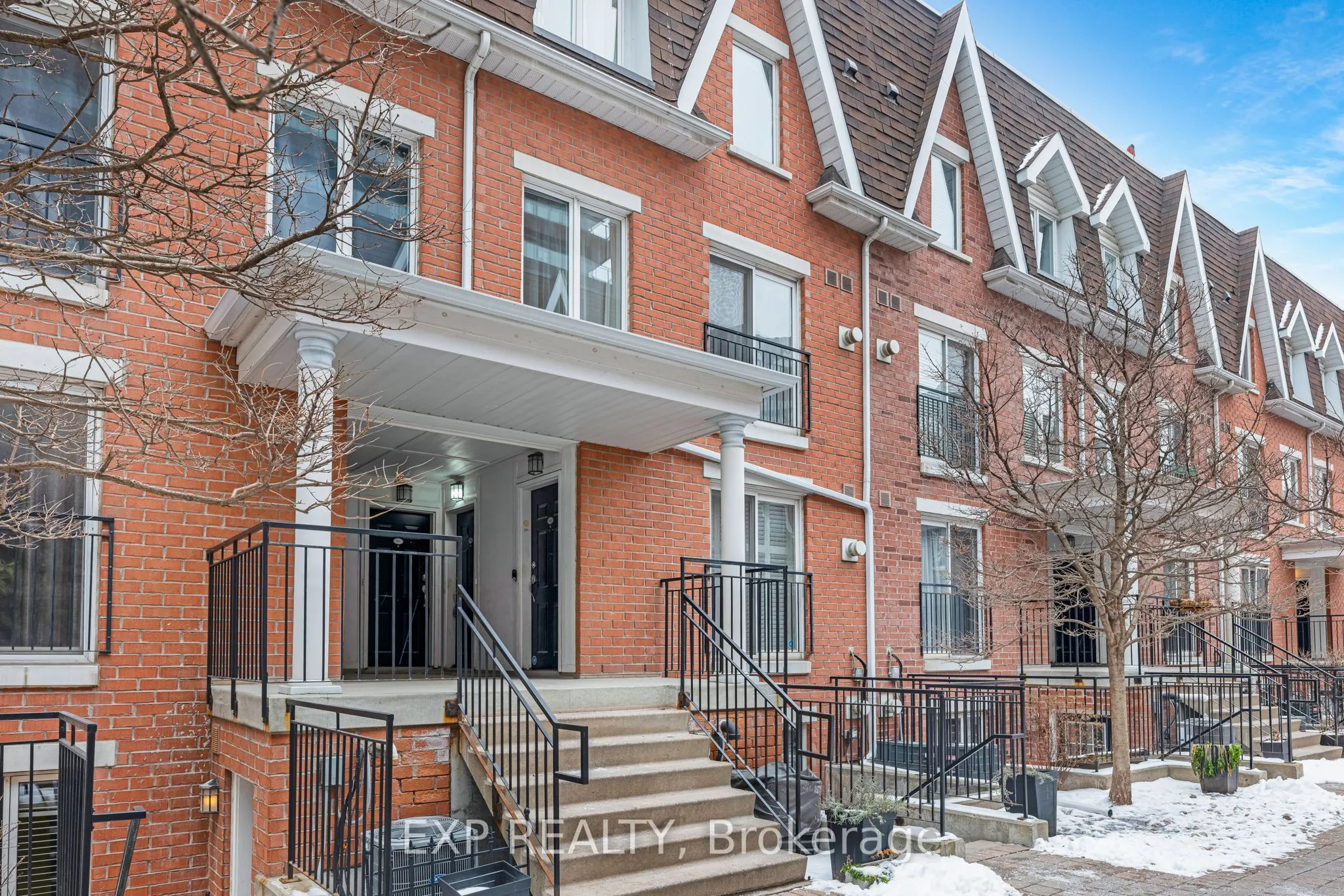 12 Laidlaw Street, #806