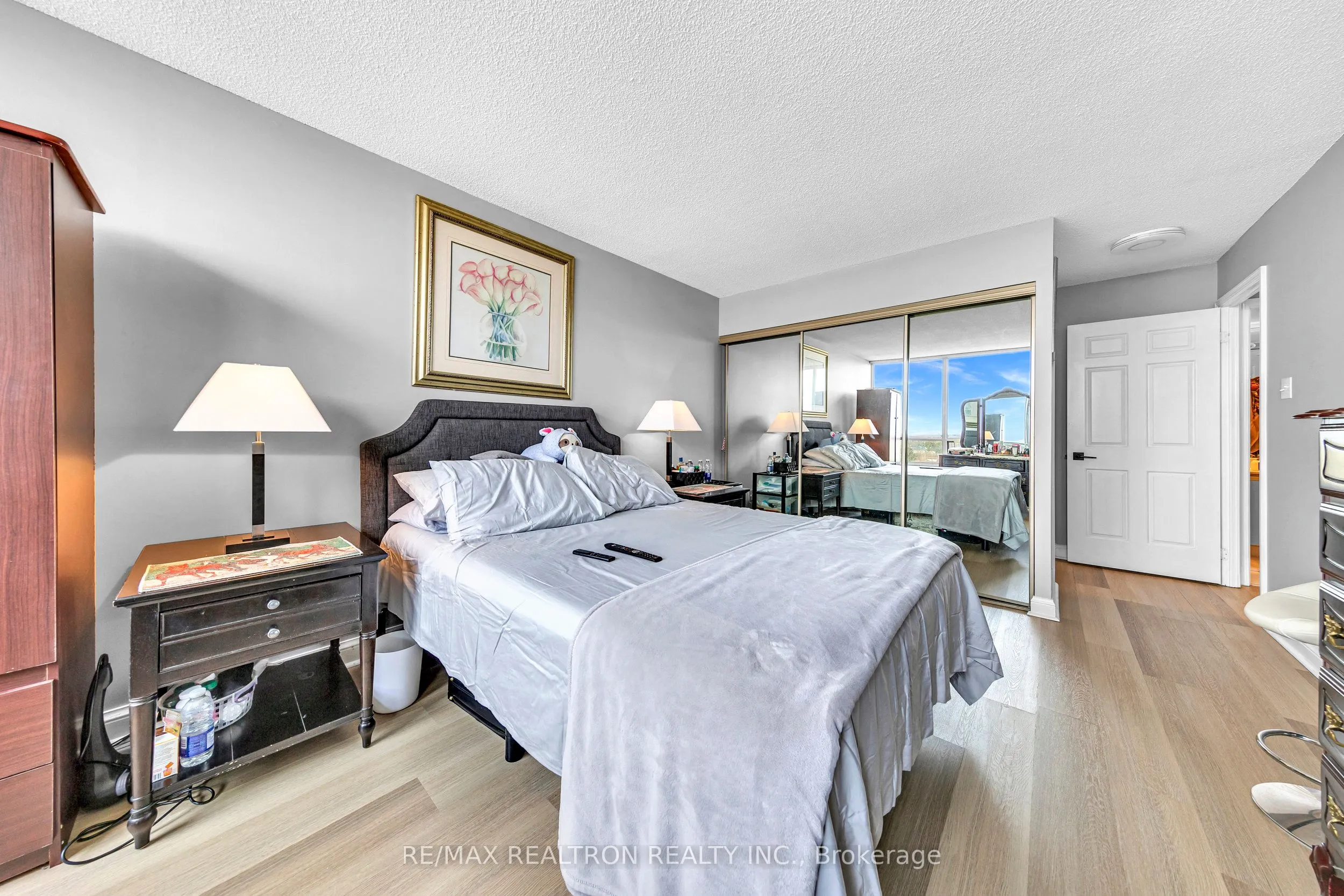 24 Hanover Road #907