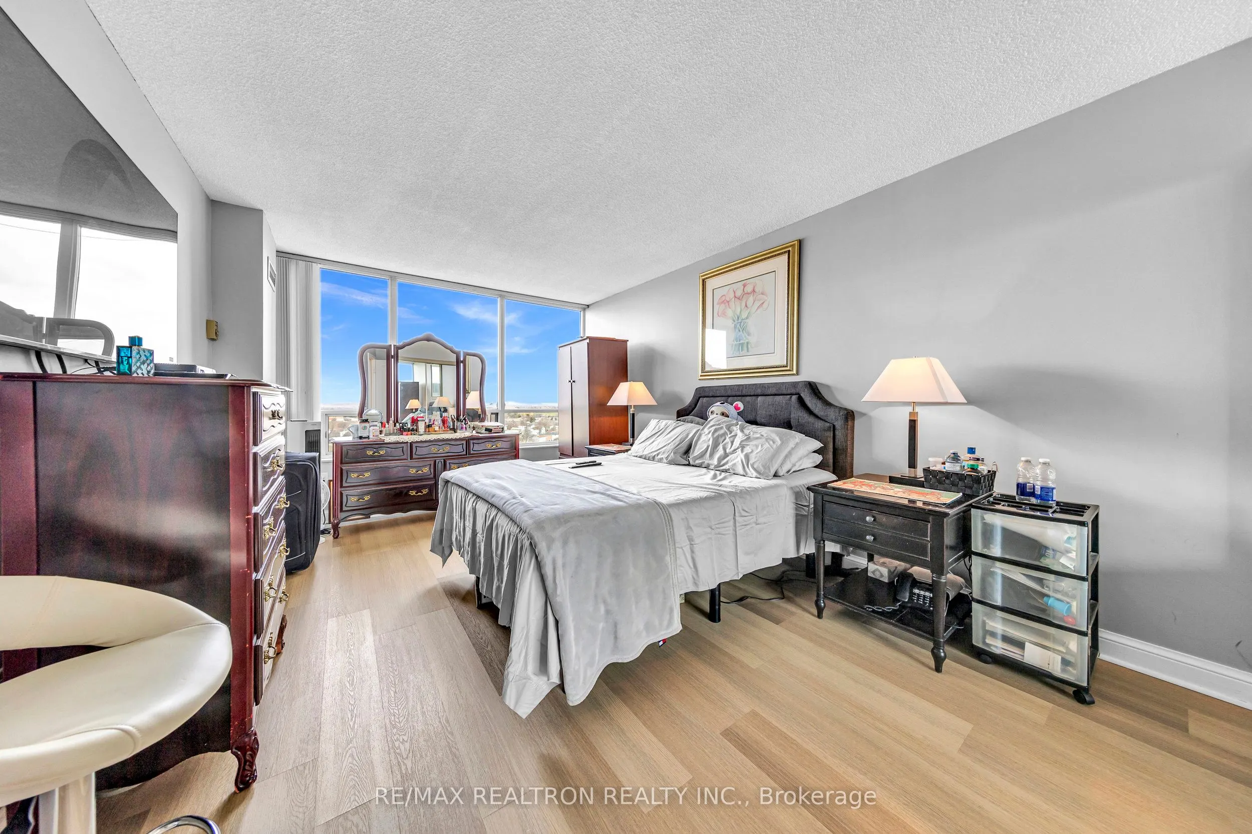 24 Hanover Road #907