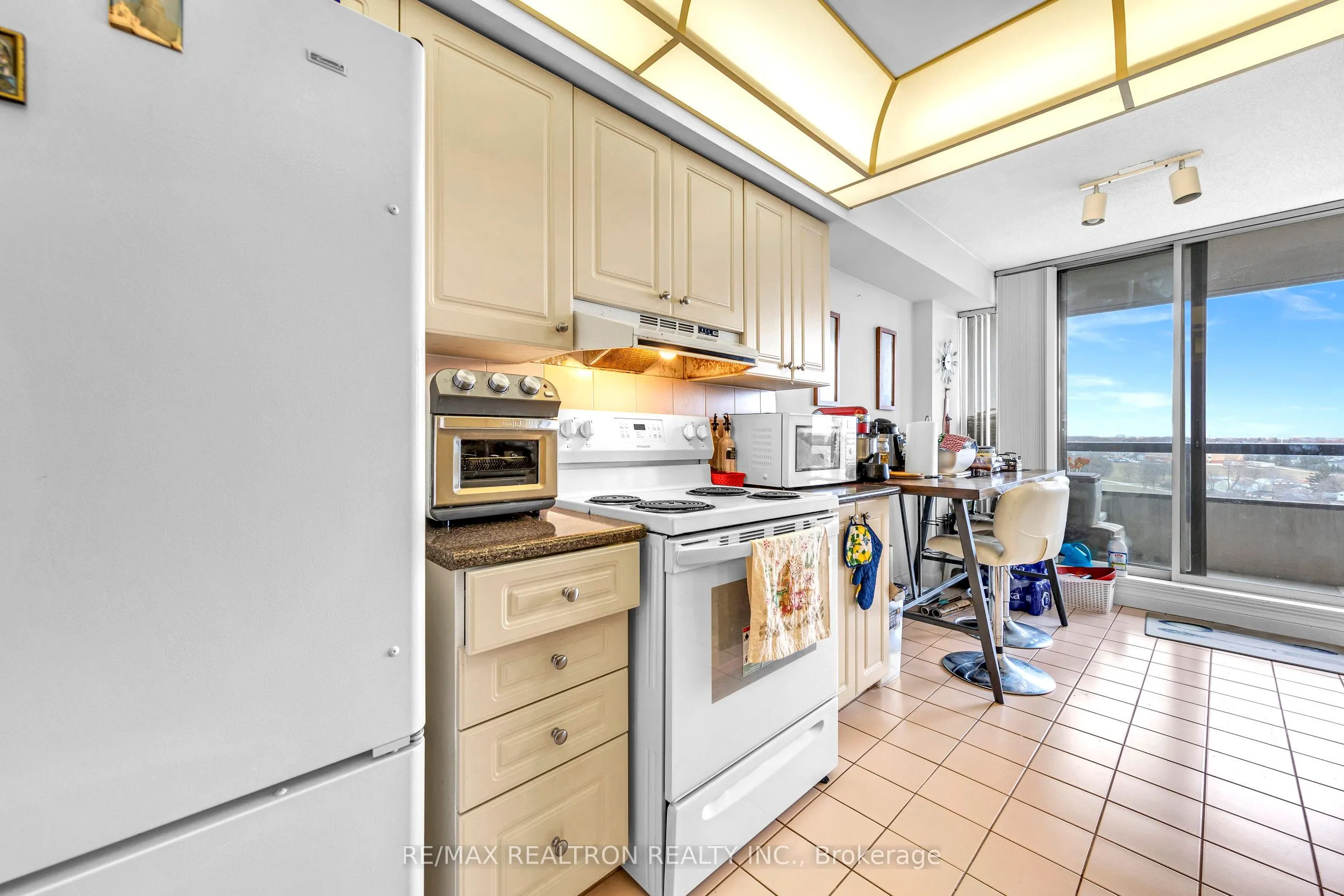 24 Hanover Road #907