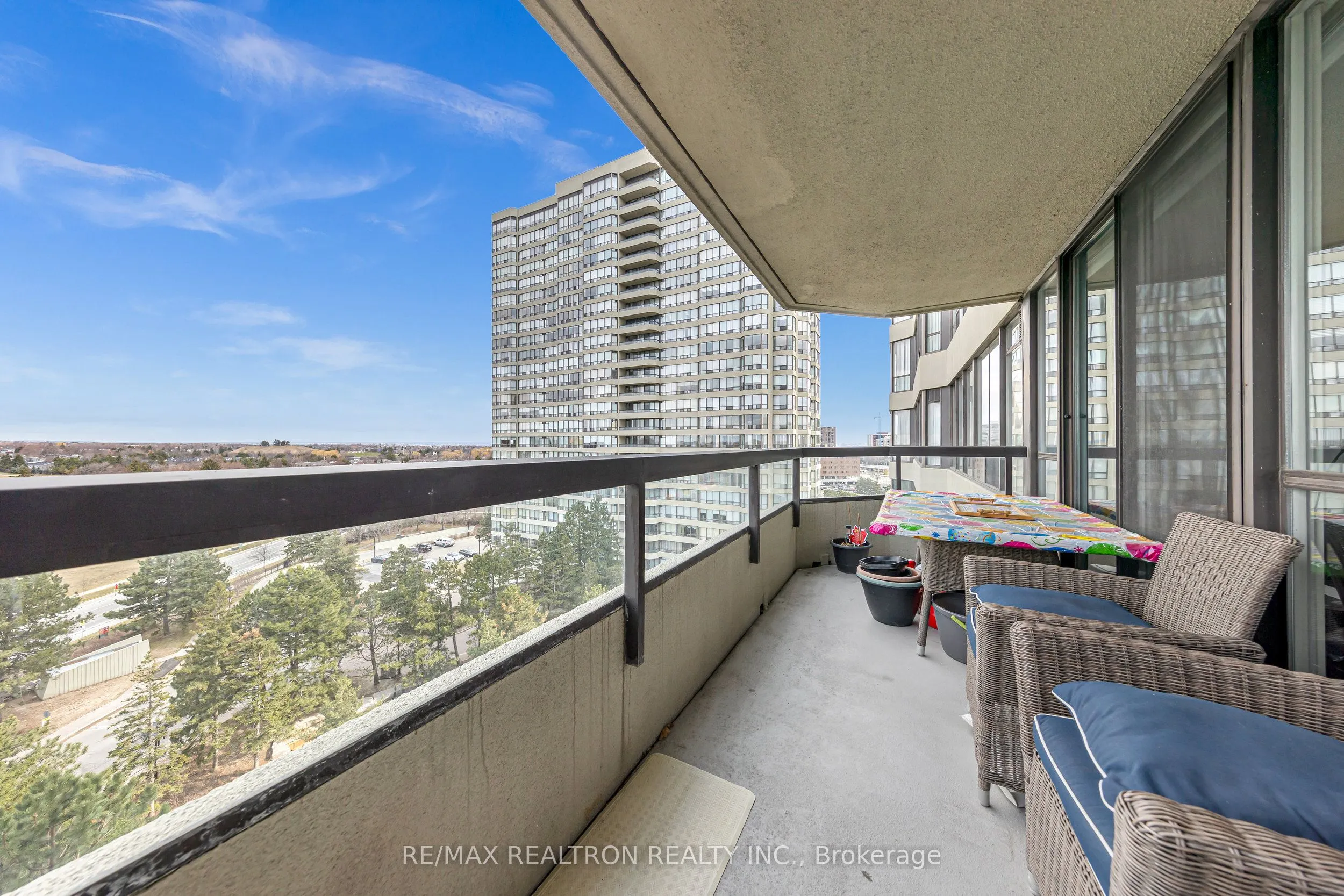 24 Hanover Road #907