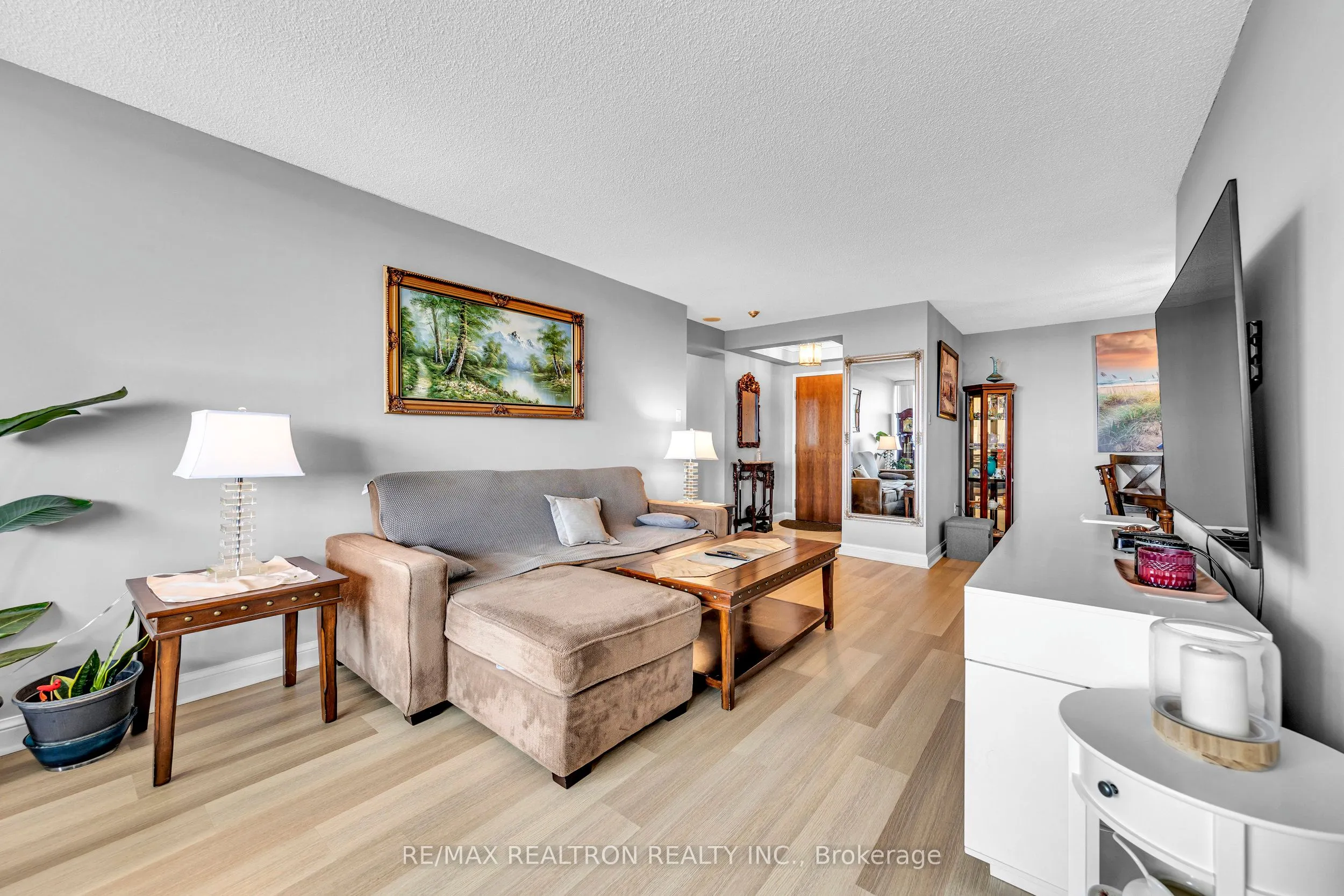 24 Hanover Road #907