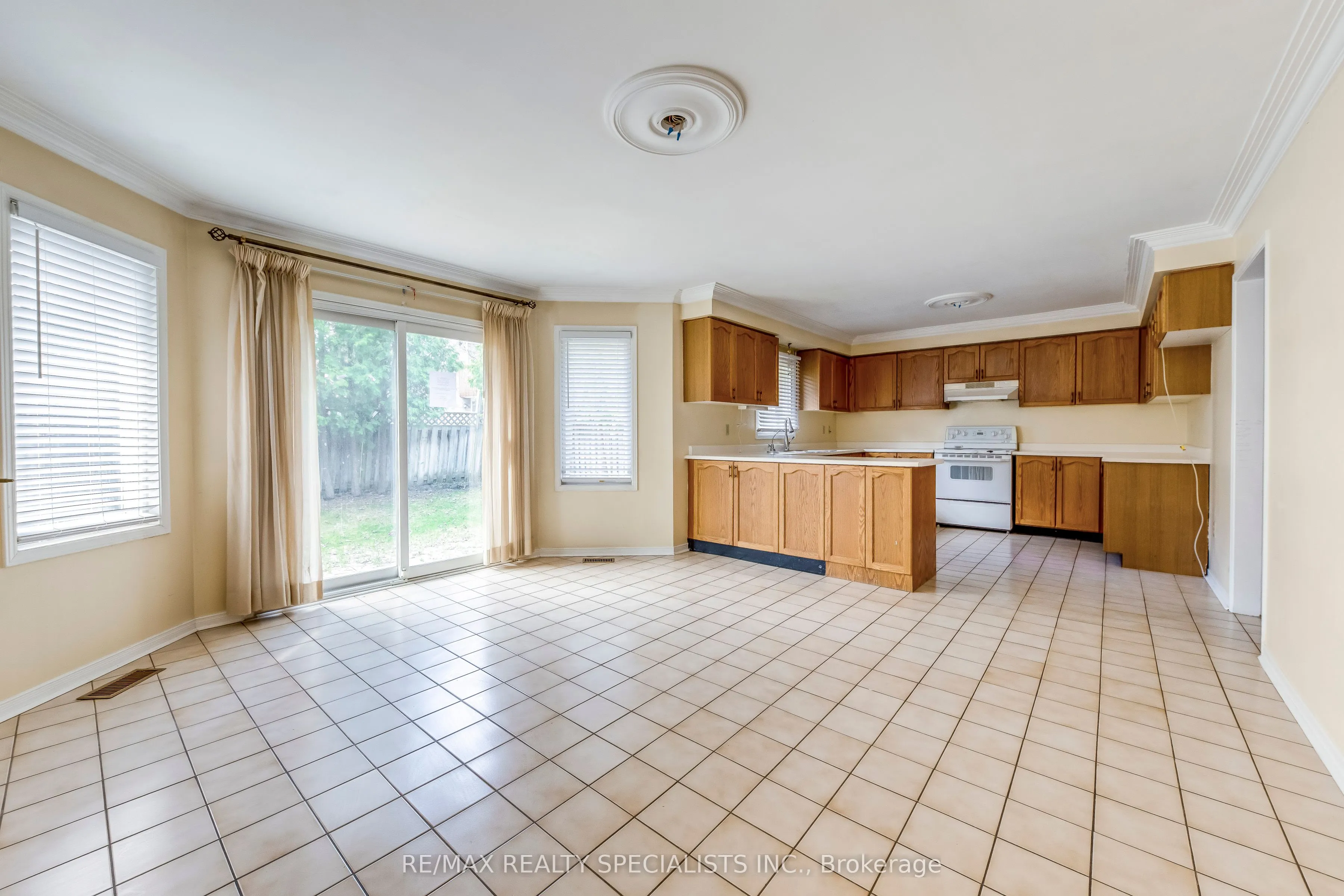 102 Sunforest Drive