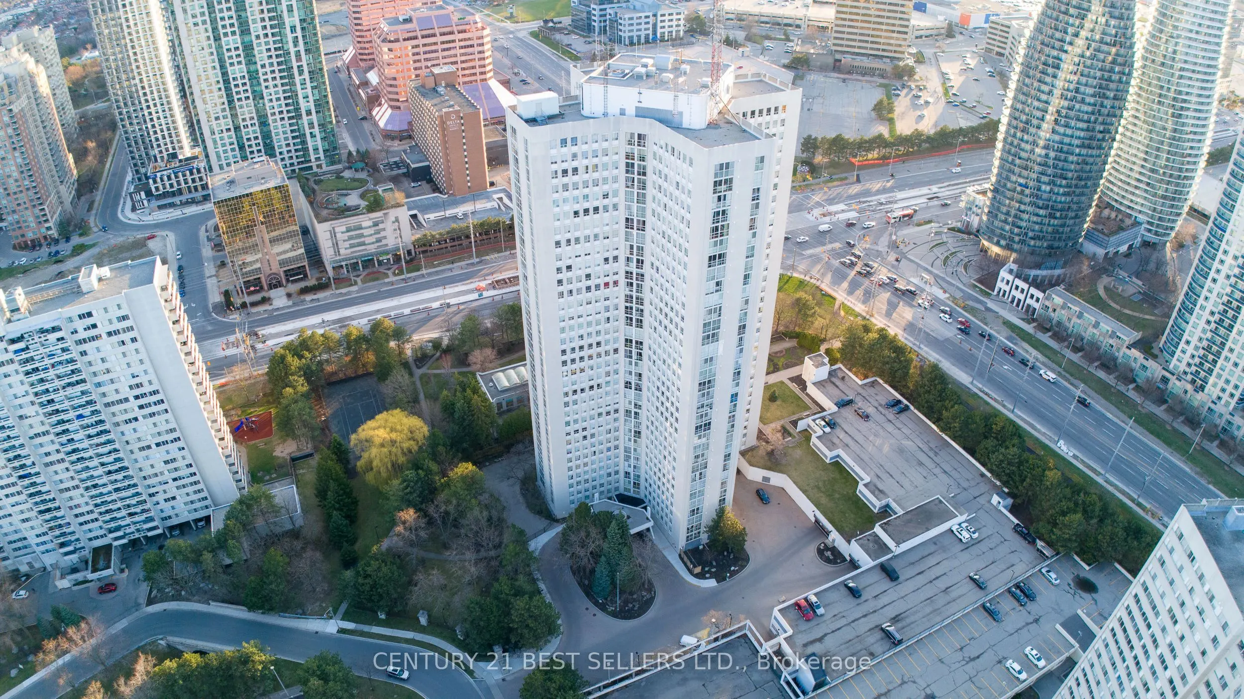 3650 Kaneff Crescent, #1803