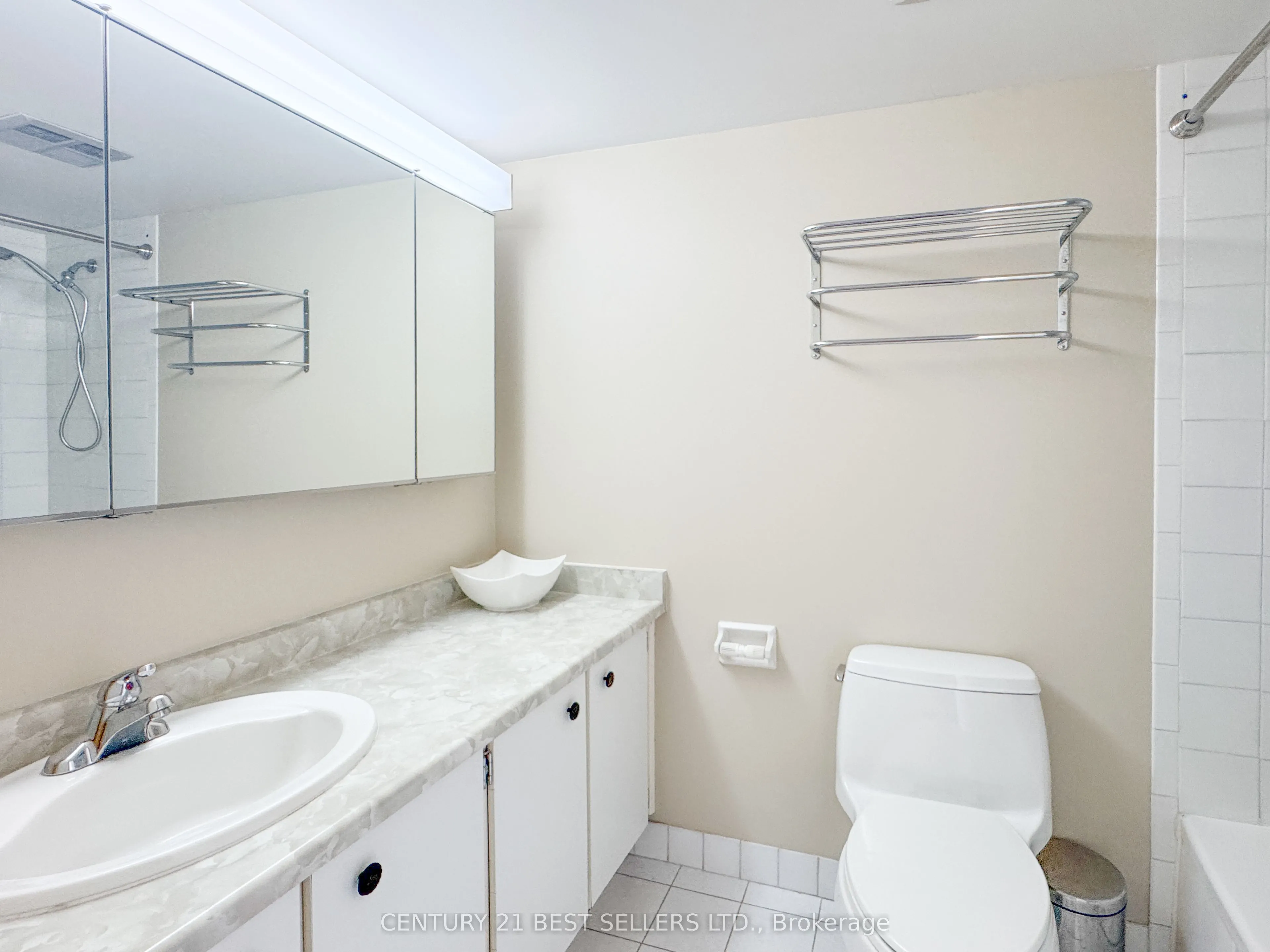 3650 Kaneff Crescent, #1803