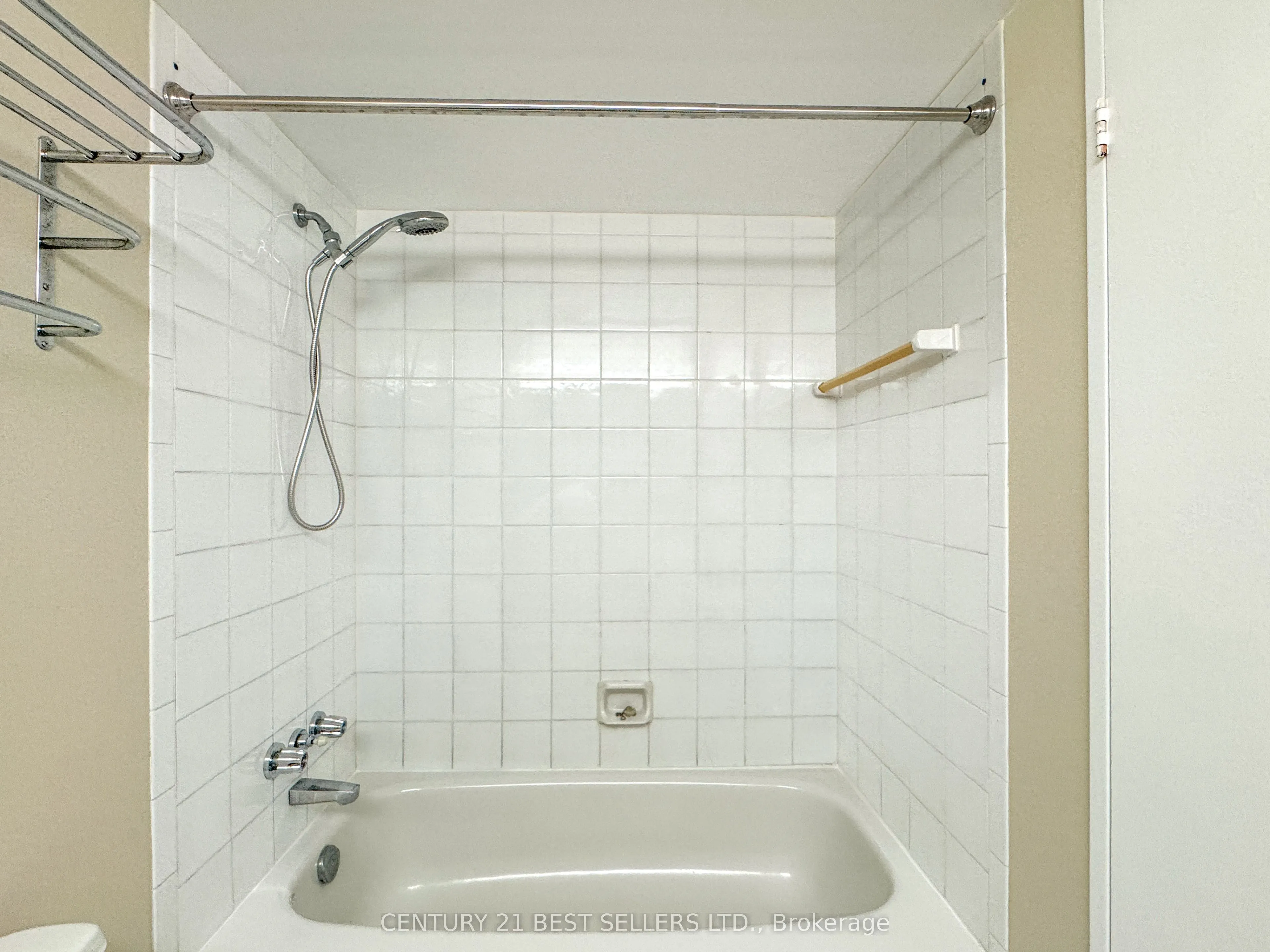 3650 Kaneff Crescent, #1803
