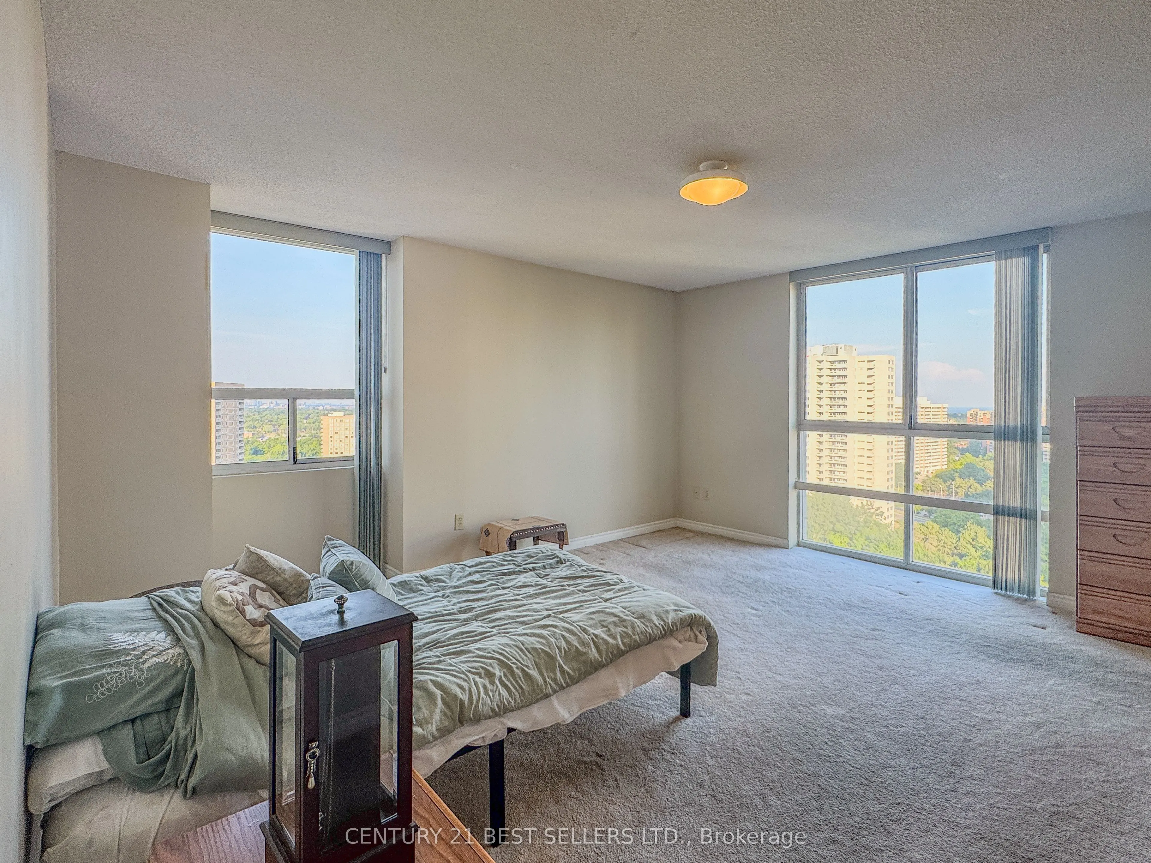 3650 Kaneff Crescent, #1803