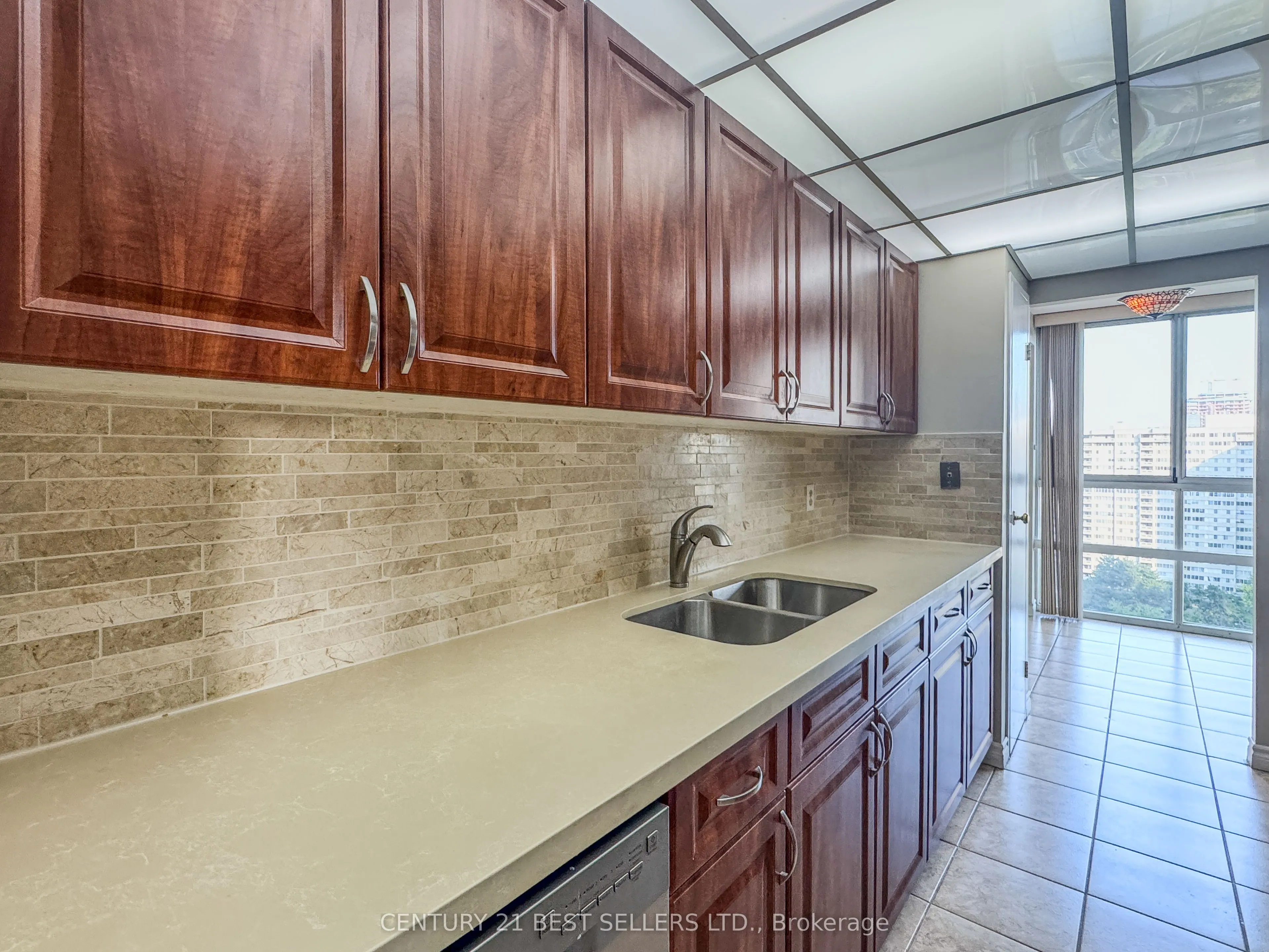 3650 Kaneff Crescent, #1803