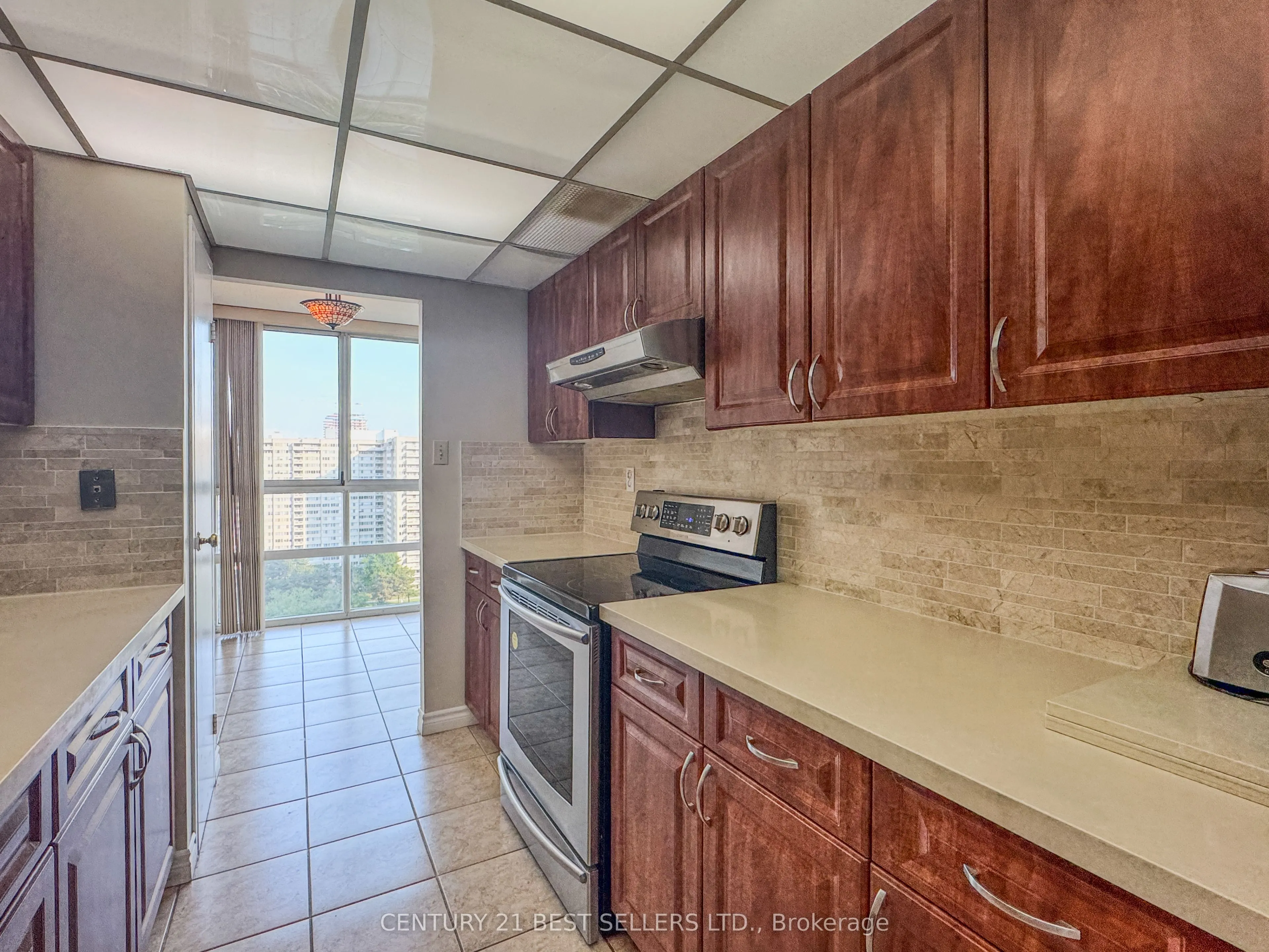 3650 Kaneff Crescent, #1803
