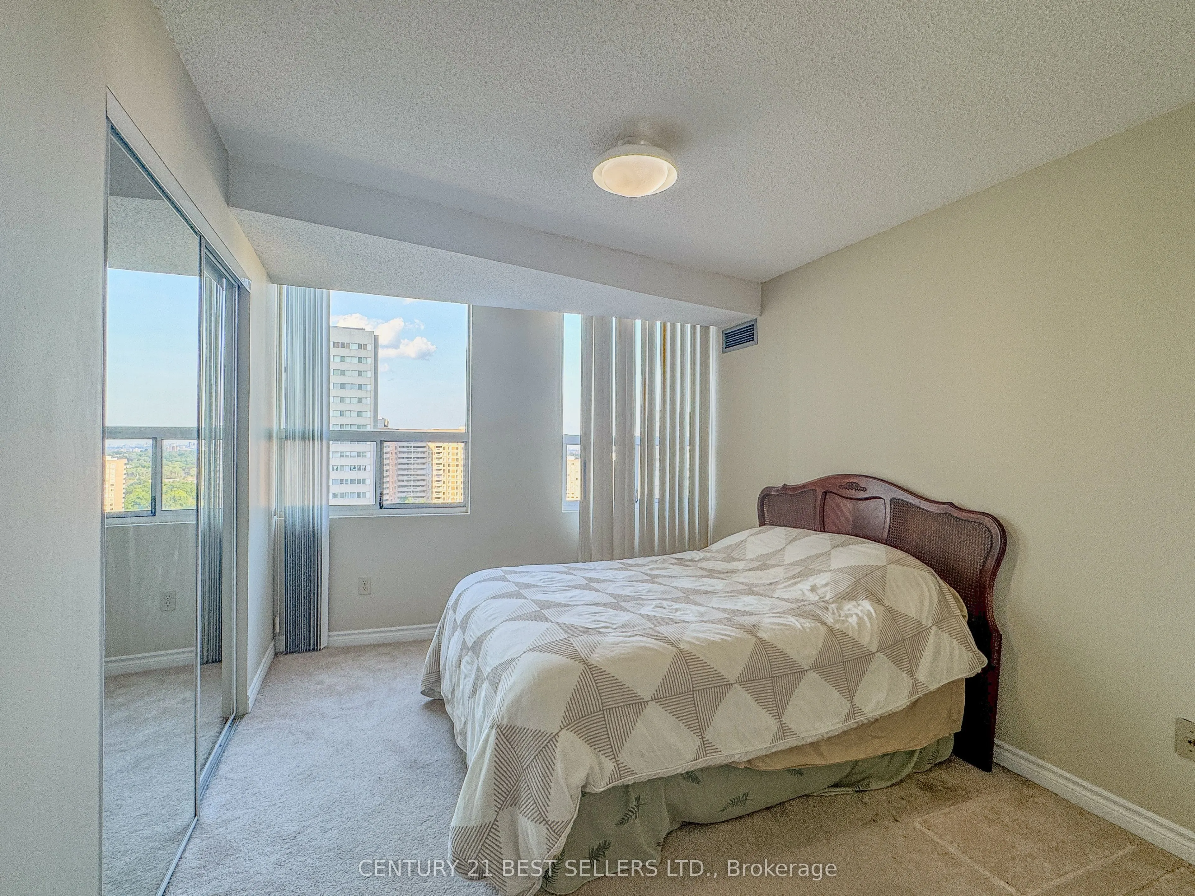 3650 Kaneff Crescent, #1803