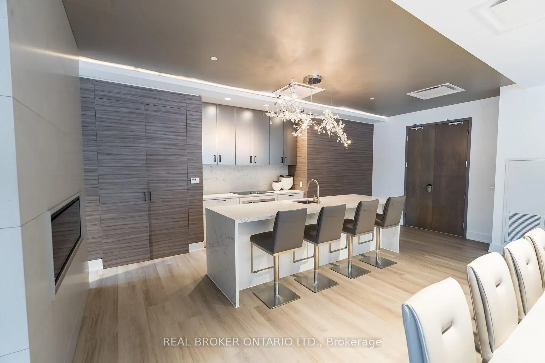 42 Mill Street, #209