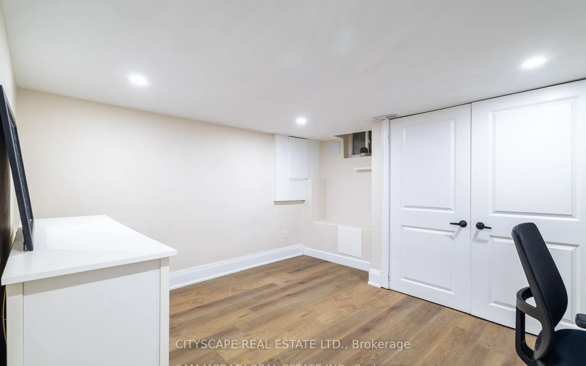 1270 Saginaw Crescent