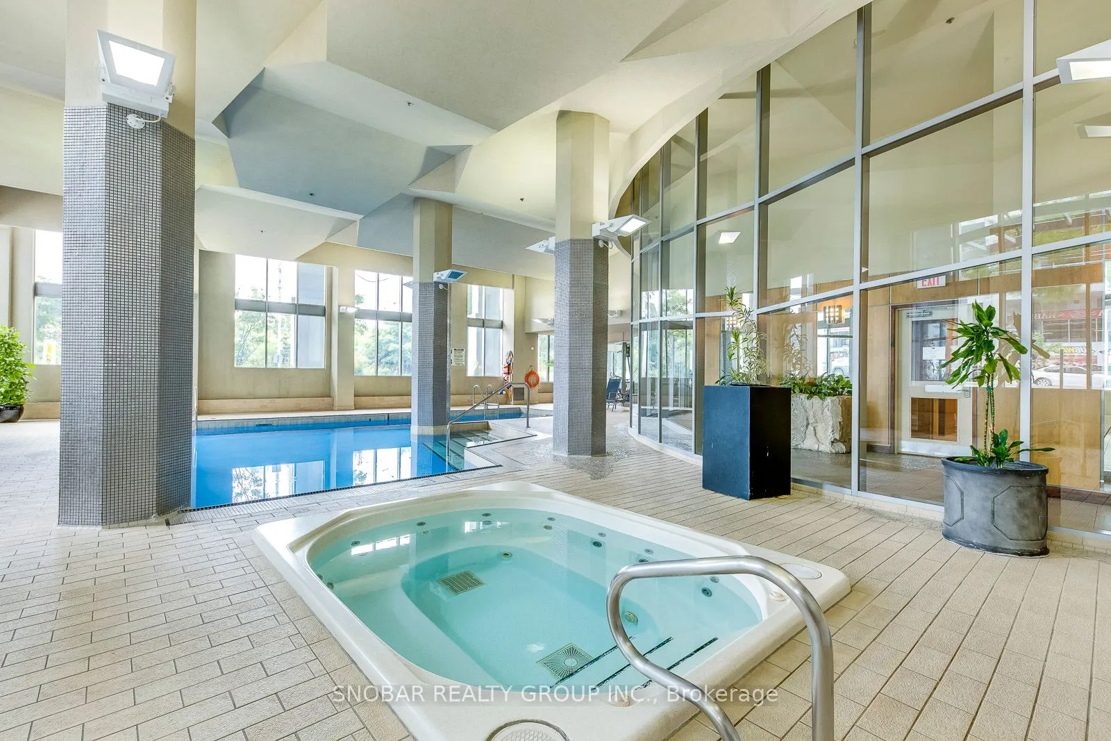 2121 Lakeshore Boulevard W, #816