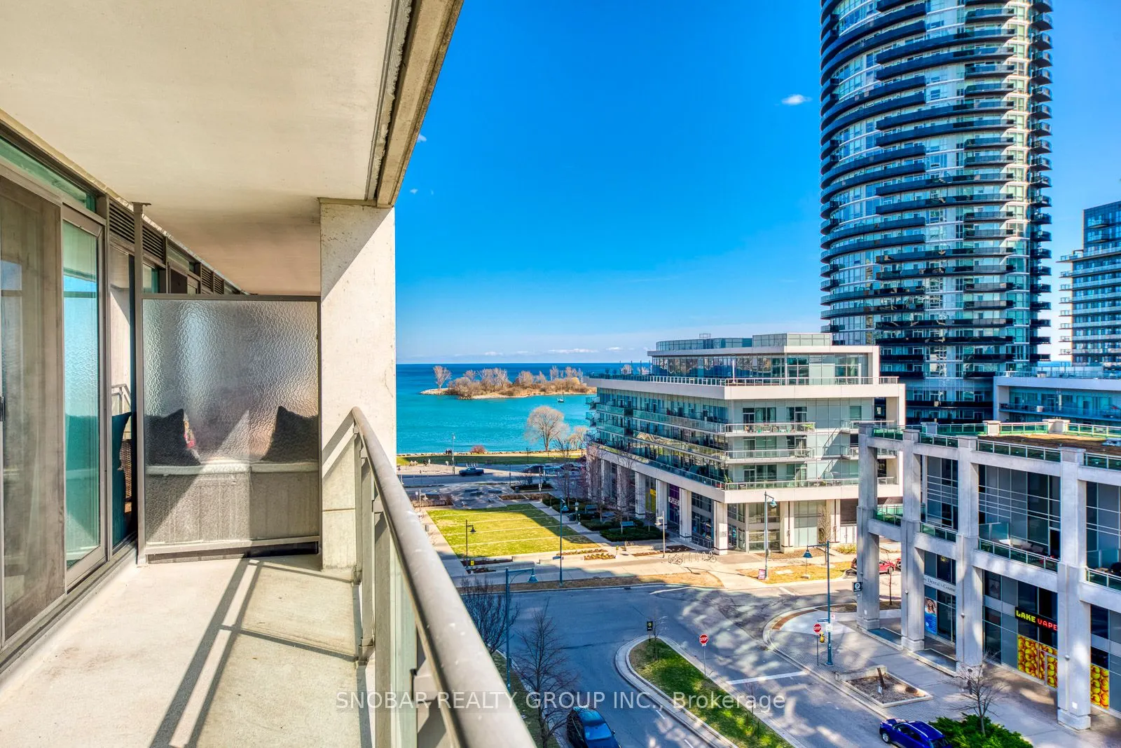 2121 Lakeshore Boulevard W, #816