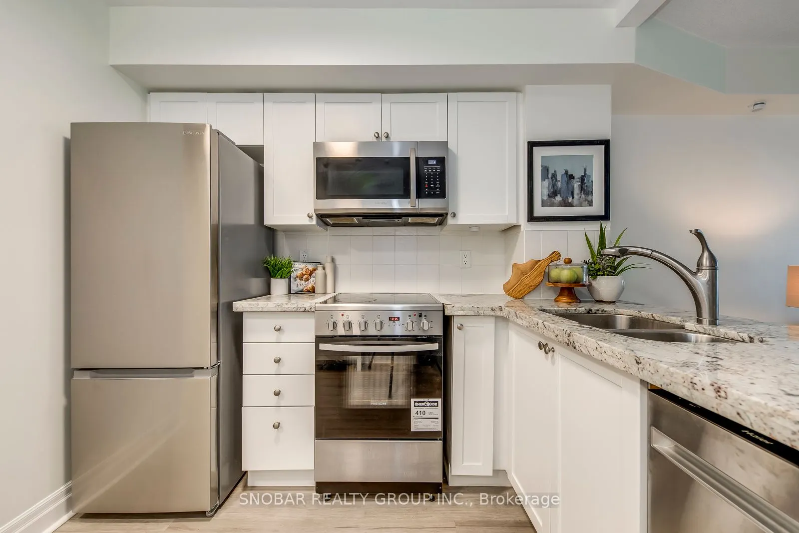 2121 Lakeshore Boulevard W, #816