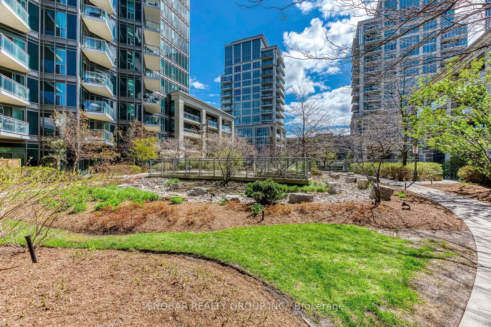 2121 Lakeshore Boulevard W, #816