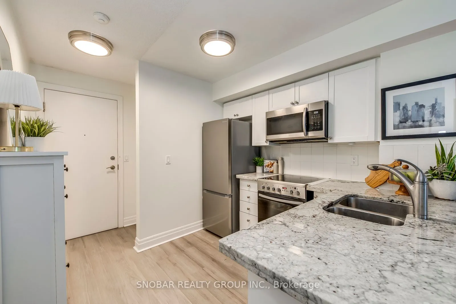 2121 Lakeshore Boulevard W, #816