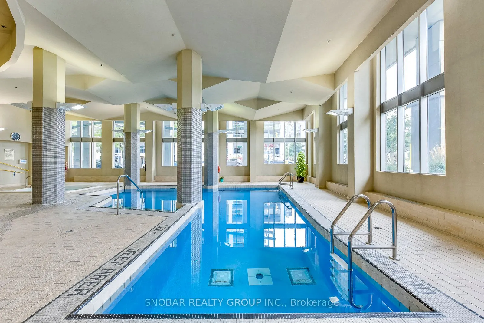 2121 Lakeshore Boulevard W, #816