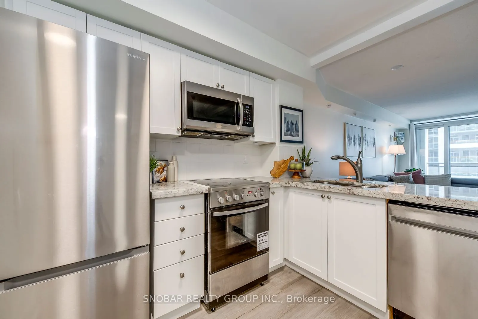 2121 Lakeshore Boulevard W, #816