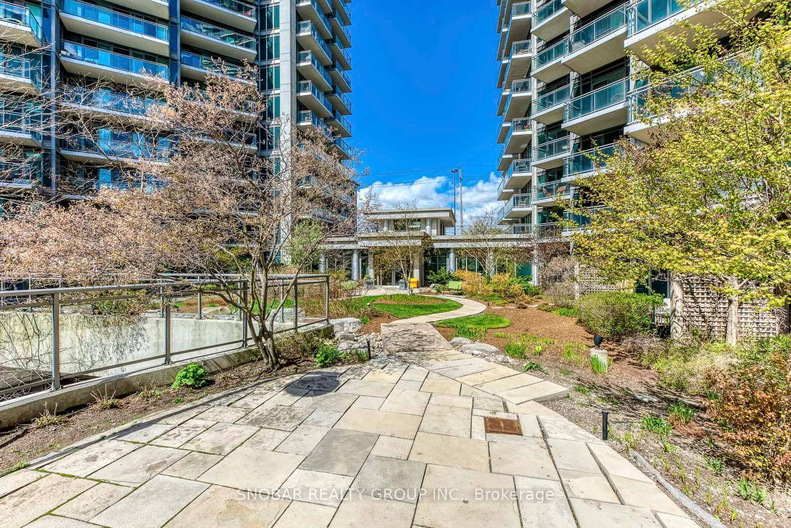 2121 Lakeshore Boulevard W, #816