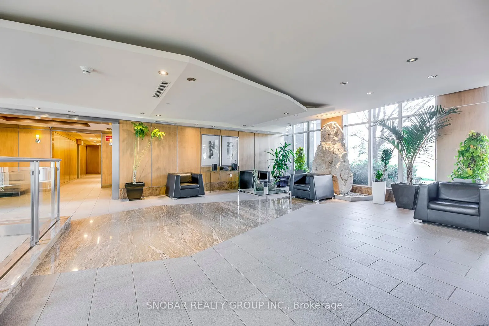 2121 Lakeshore Boulevard W, #816