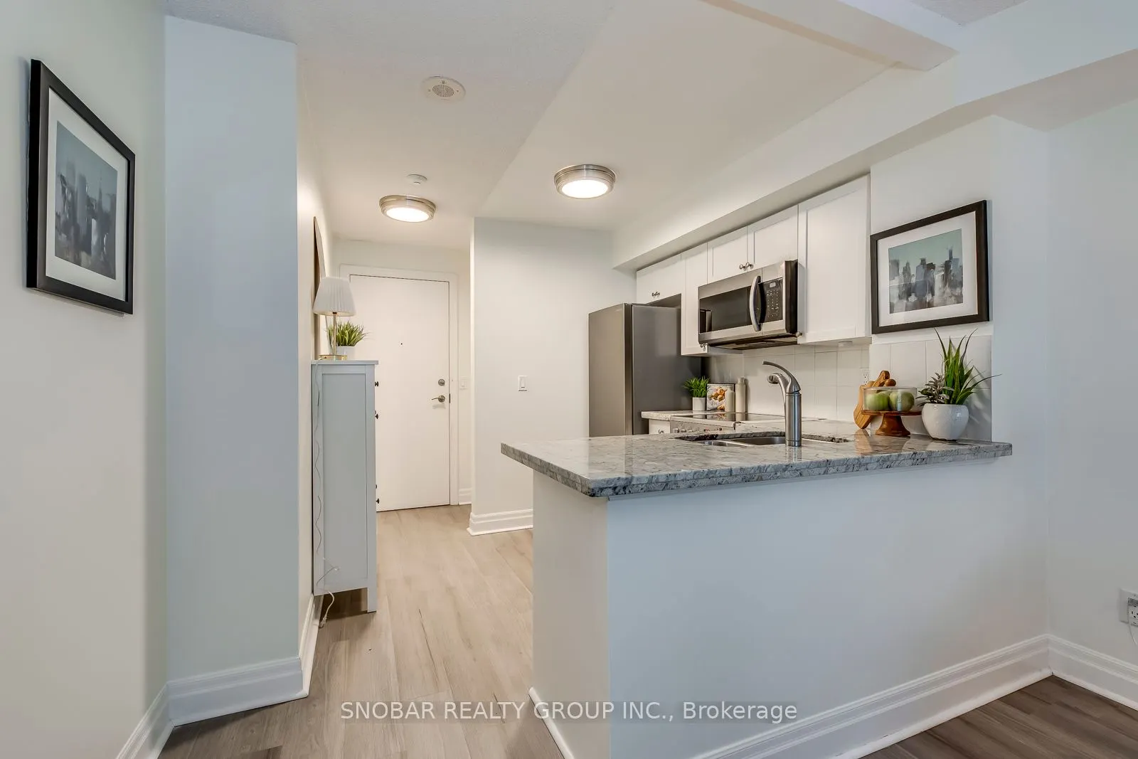 2121 Lakeshore Boulevard W, #816