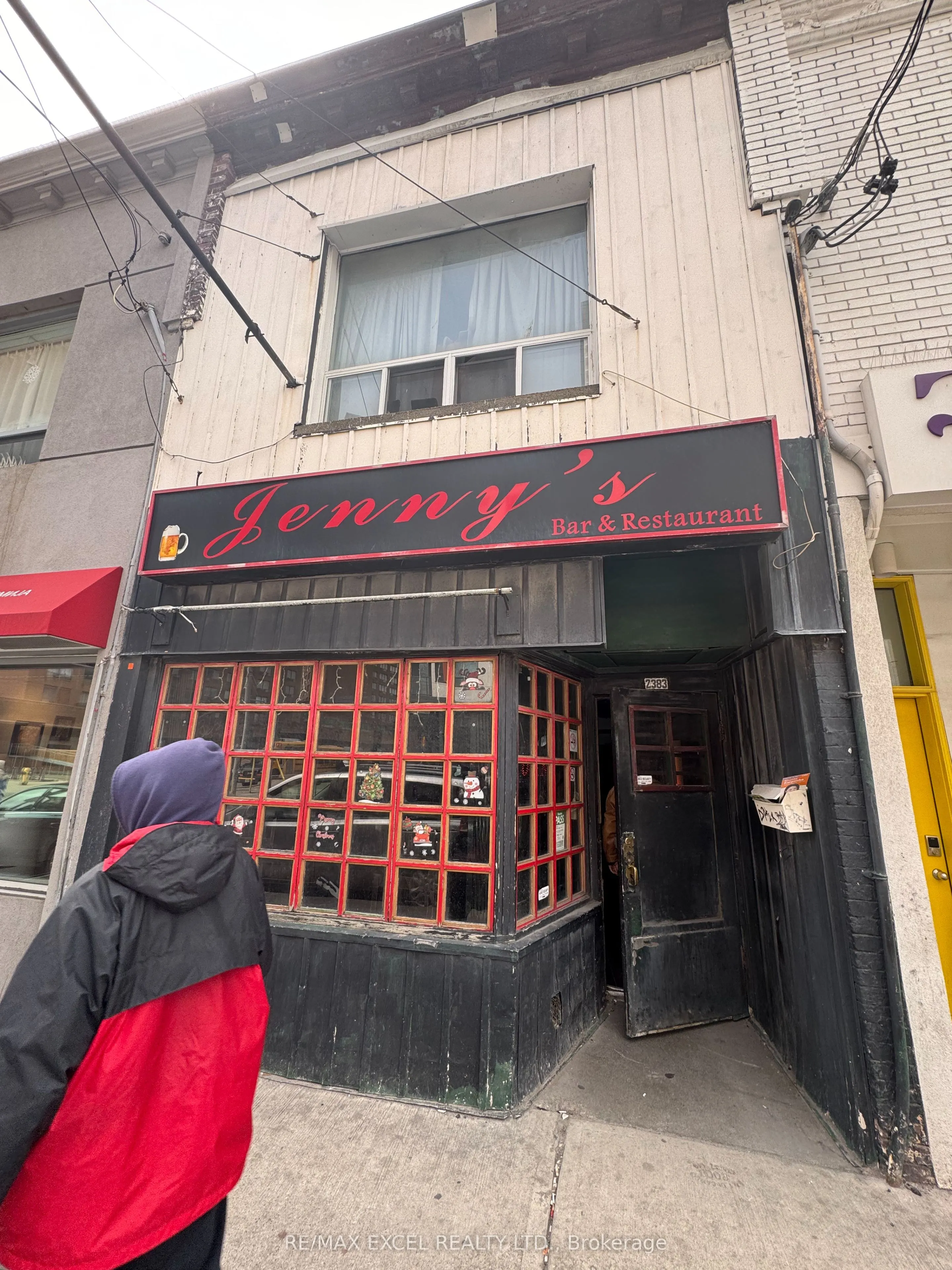 2383 Dundas Street W