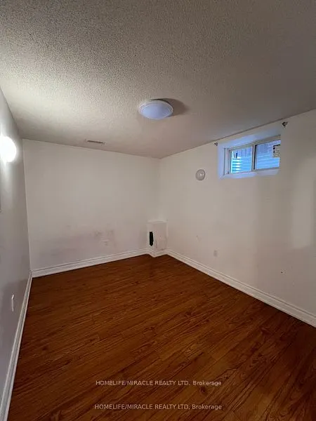 8 Arda Crescent