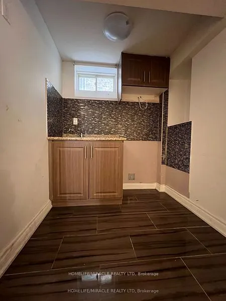 8 Arda Crescent