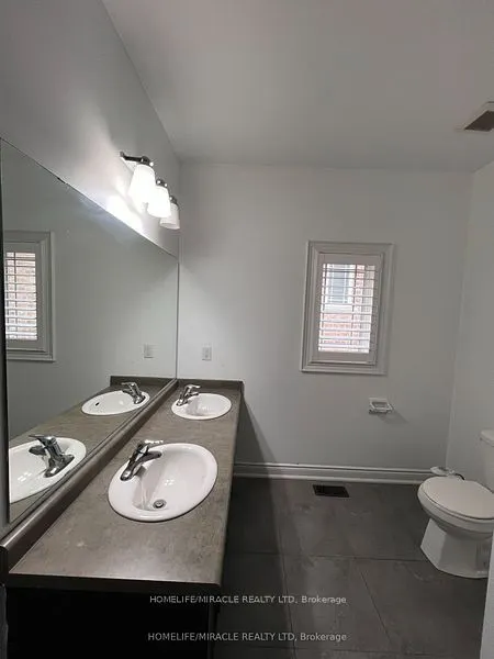 8 Arda Crescent