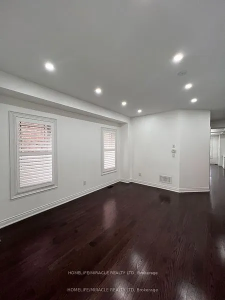 8 Arda Crescent