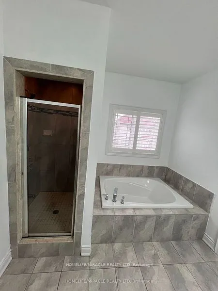 8 Arda Crescent