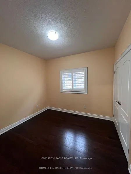 8 Arda Crescent
