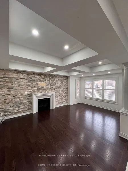 8 Arda Crescent