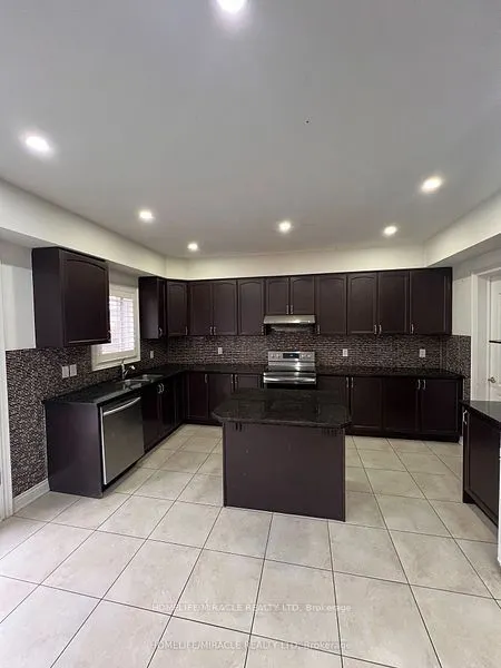 8 Arda Crescent
