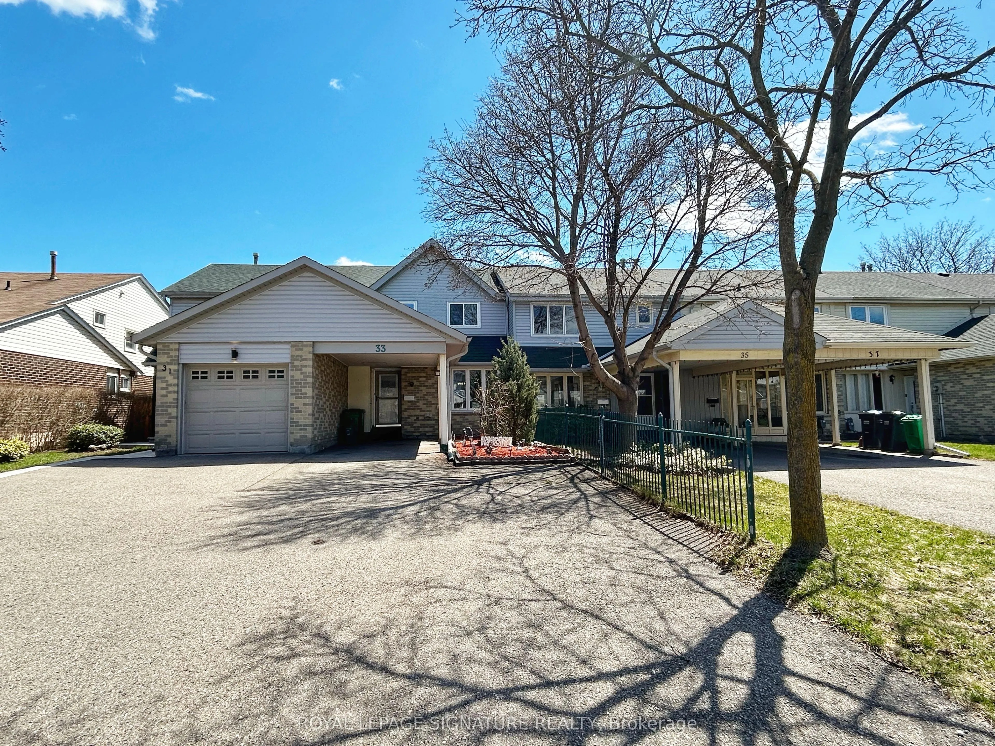 33 Courtleigh Square