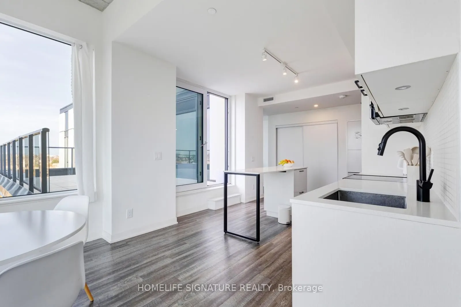 1808 St Clair Avenue W, #1002