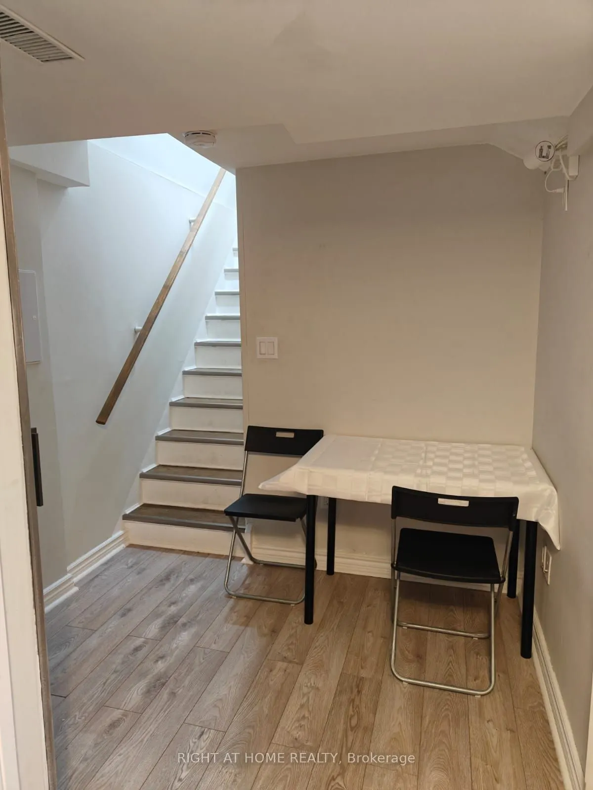 995 Reimer Common, #Basment
