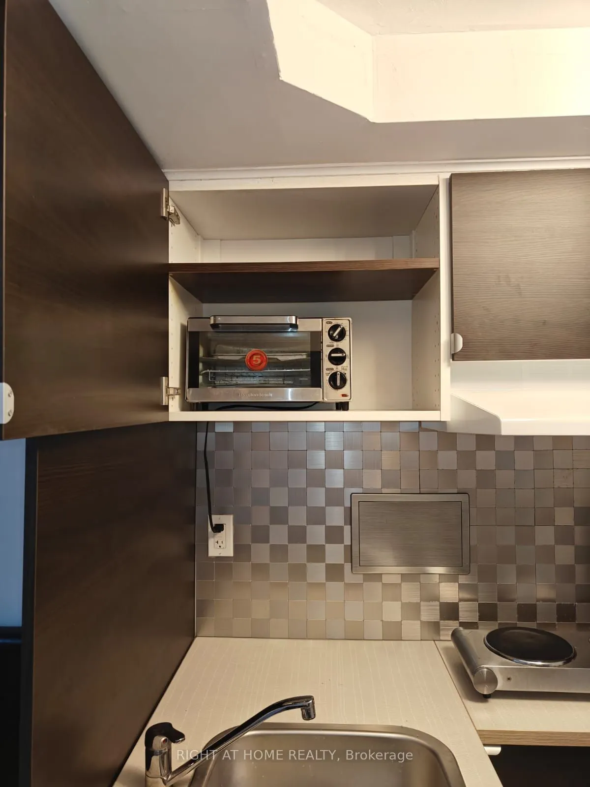 995 Reimer Common, #Basment