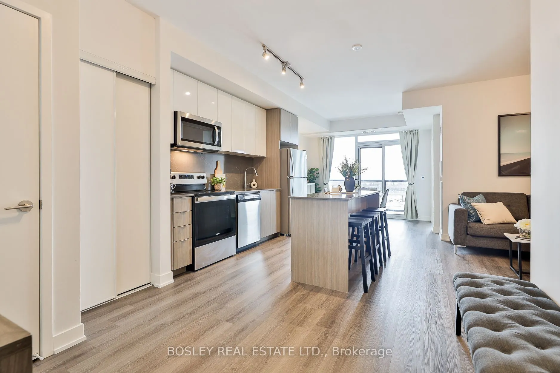 859 The Queensway, #612