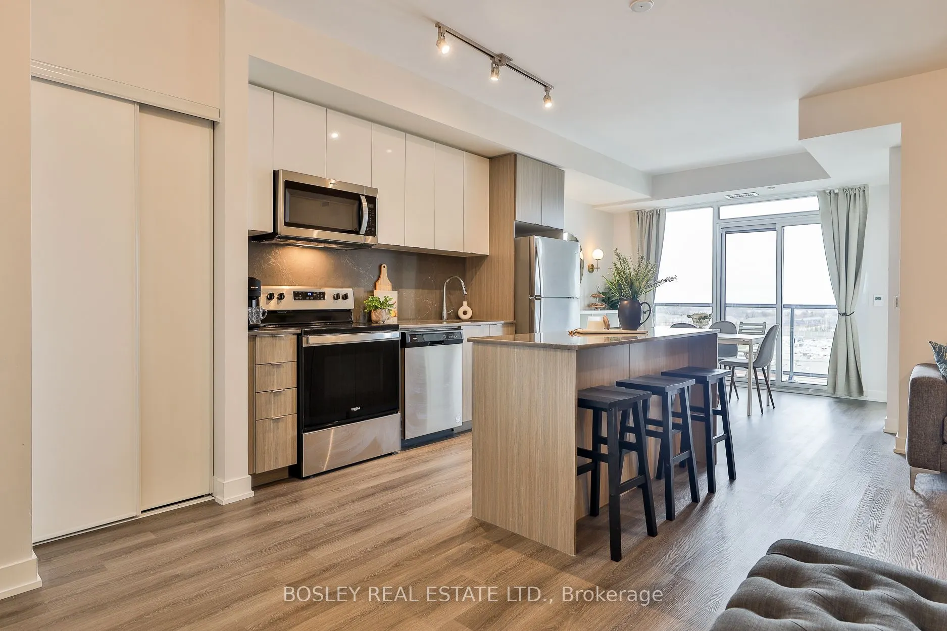 859 The Queensway, #612
