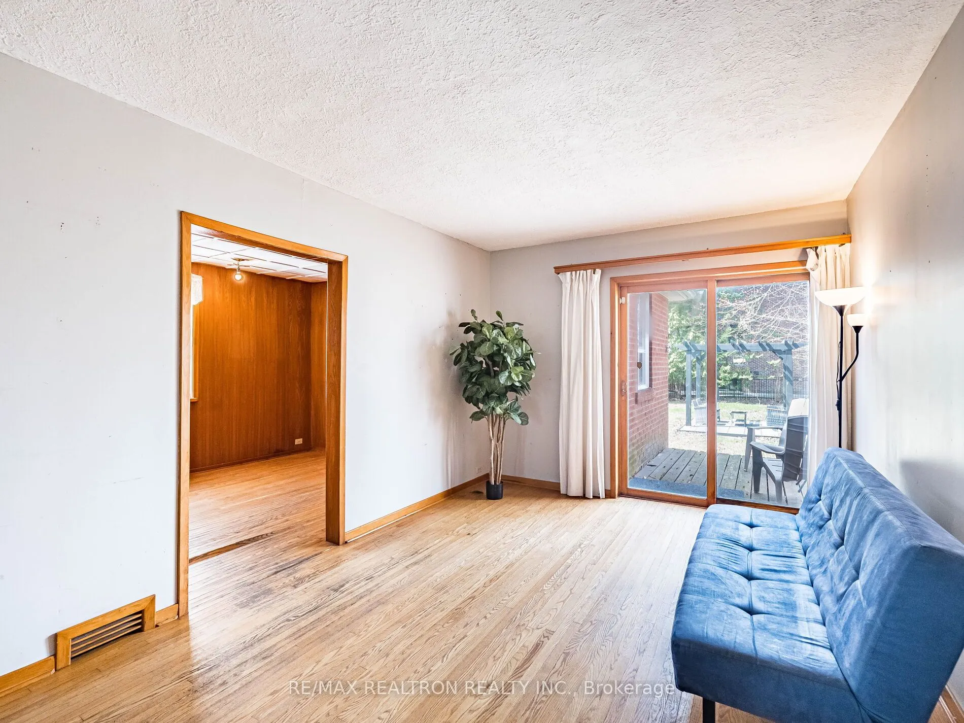 872 Royal York Road