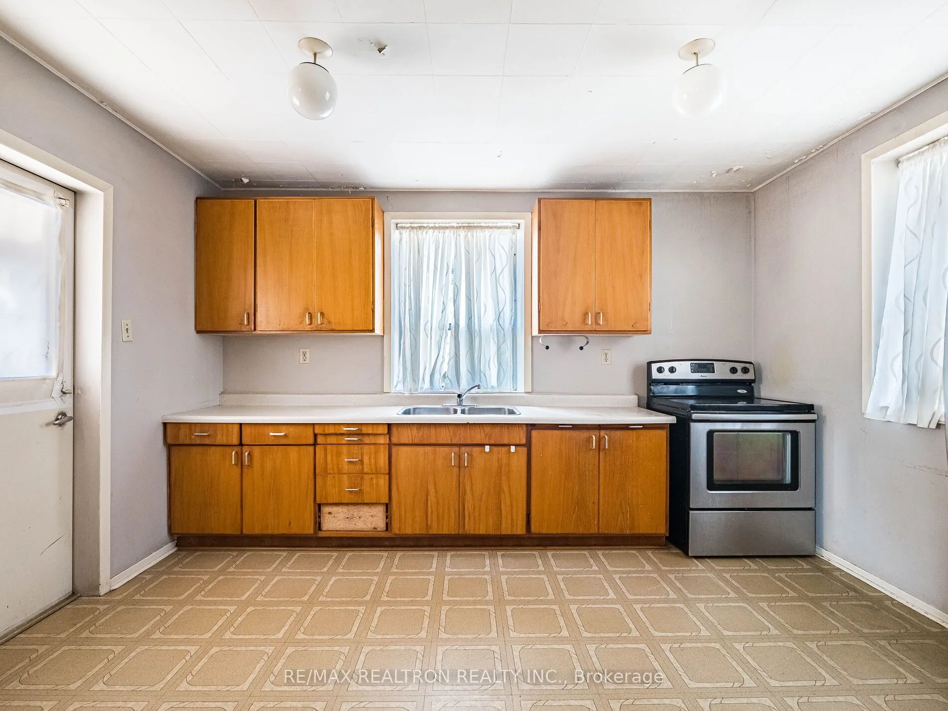 872 Royal York Road
